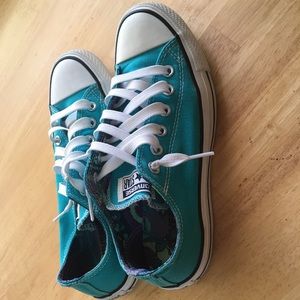 Team Converse sneakers women’s size 8